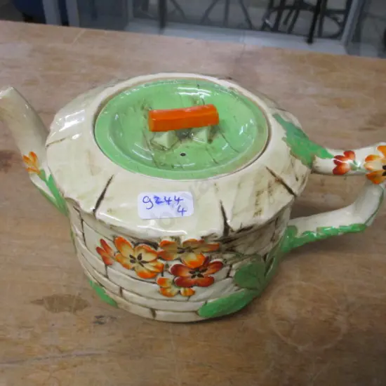 Tea pot